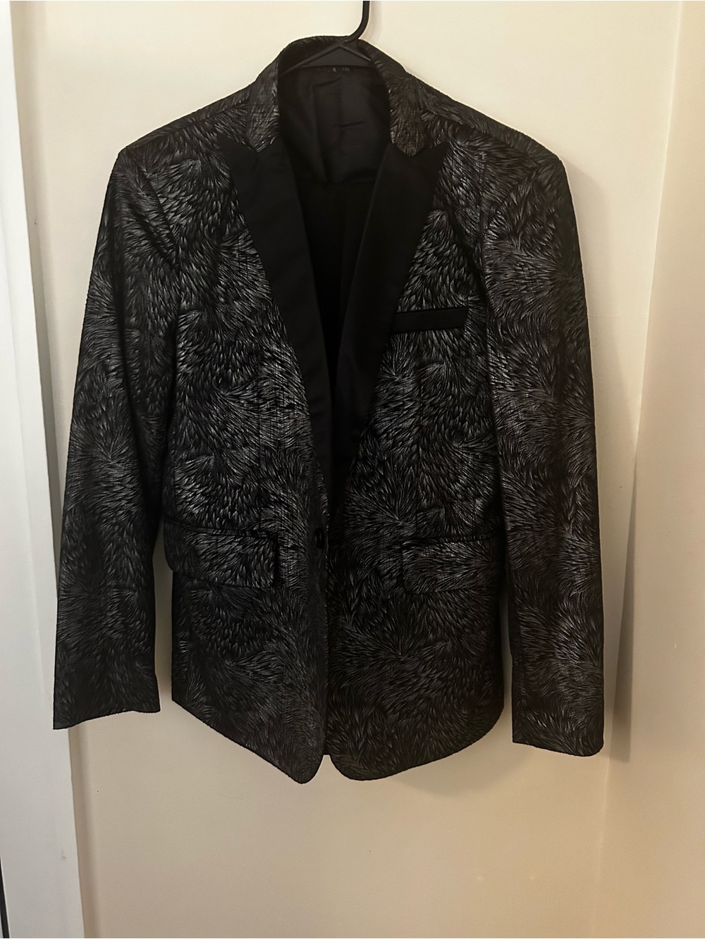 Men's Black Textured Pattern Tuxedo Blazer with Satin Lapel